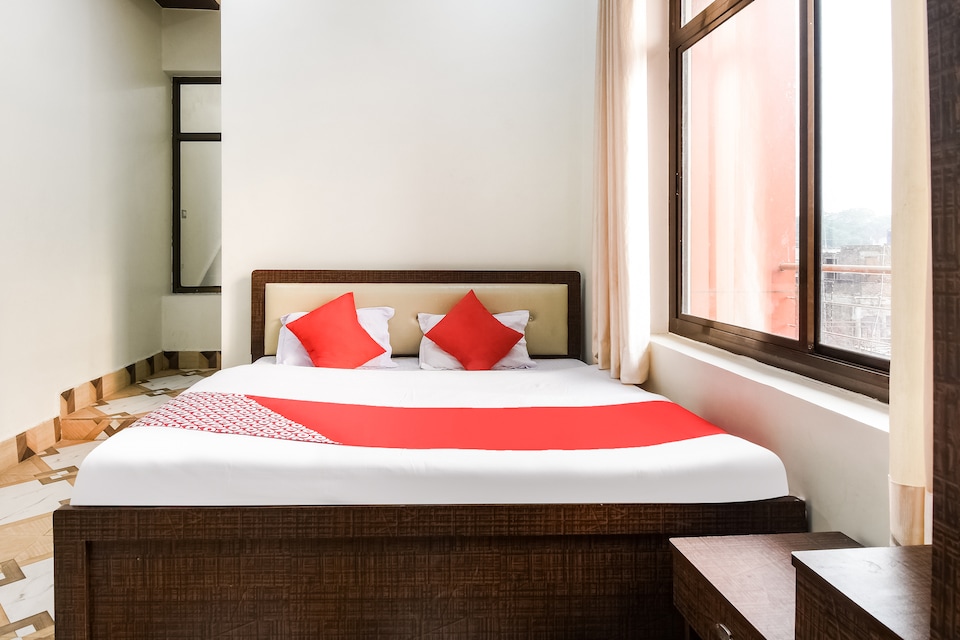 OYO 66689 Shree Radhey Palace, Pratapgarh, Pratapgarh