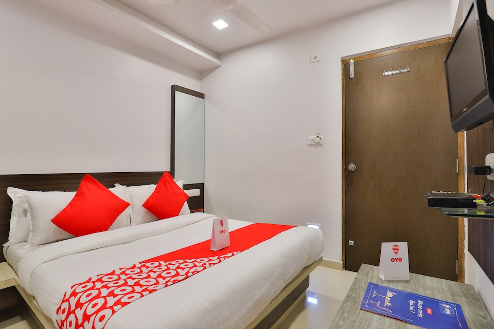 OYO 5476 Hotel Sunrise, Kankaria-Maninagar Ahmedabad, Ahmedabad