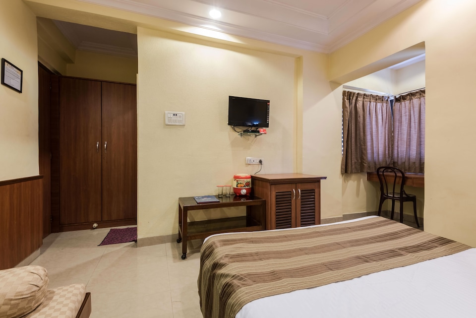 OYO 5477 Lucky Bandra, Mumbai Bandra-Khar-Santacruz, Mumbai