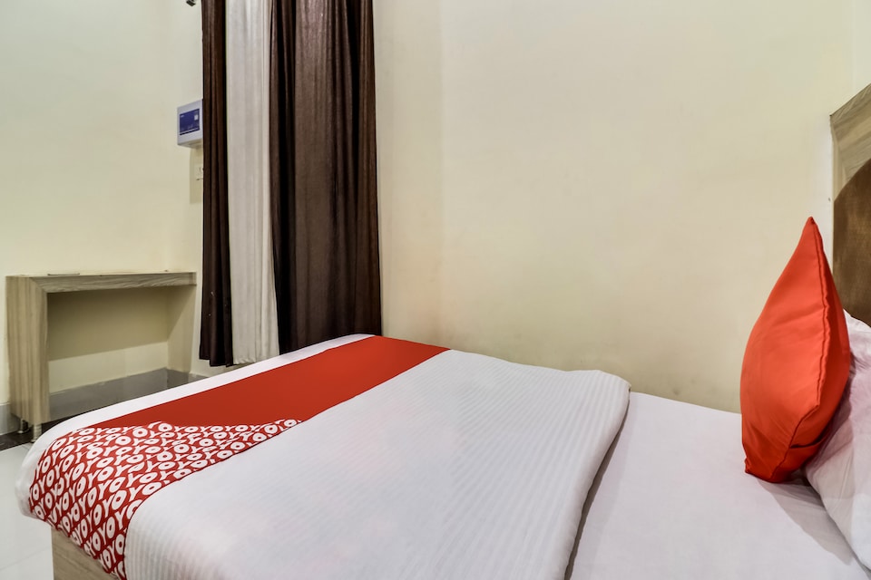 OYO 66744 Batra Hotel & Food Plaza, Hanumangarh, Hanumangarh