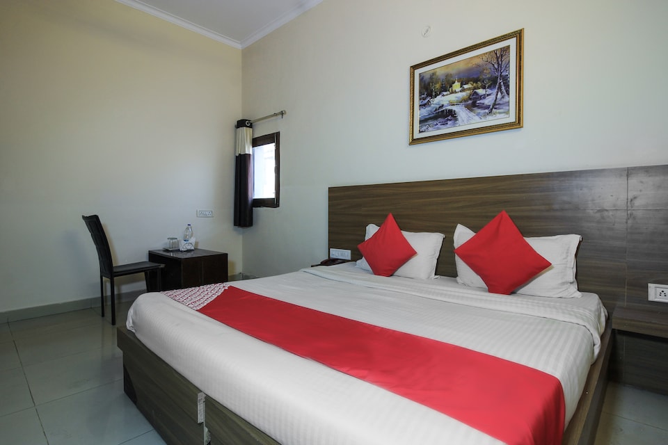 OYO 66751 Hotel Rajshri 9, Rudrapur, Rudrapur
