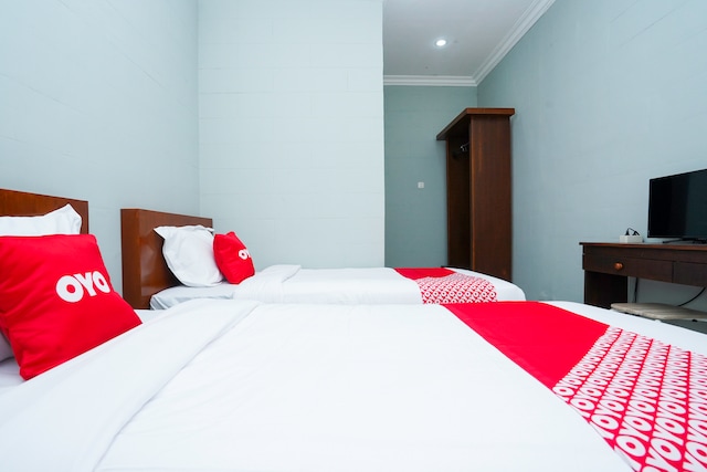 OYO 2493 Lotus Hotel Syariah