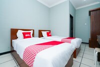 OYO 2493 Lotus Hotel Syariah