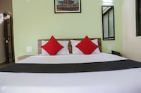 Capital O Betel Palm