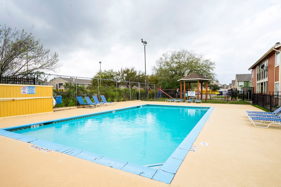 OYO Apartments at Bella Vista, C77077, Houston