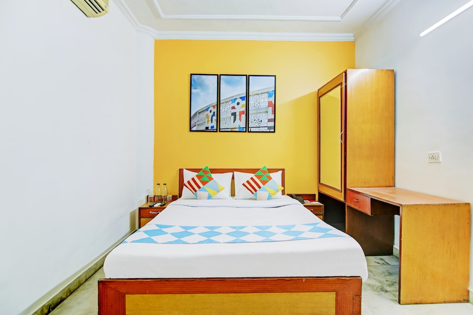 OYO Home 66835 Pleasant Cosy Richa Palace, Lajpat Nagar Delhi, Delhi