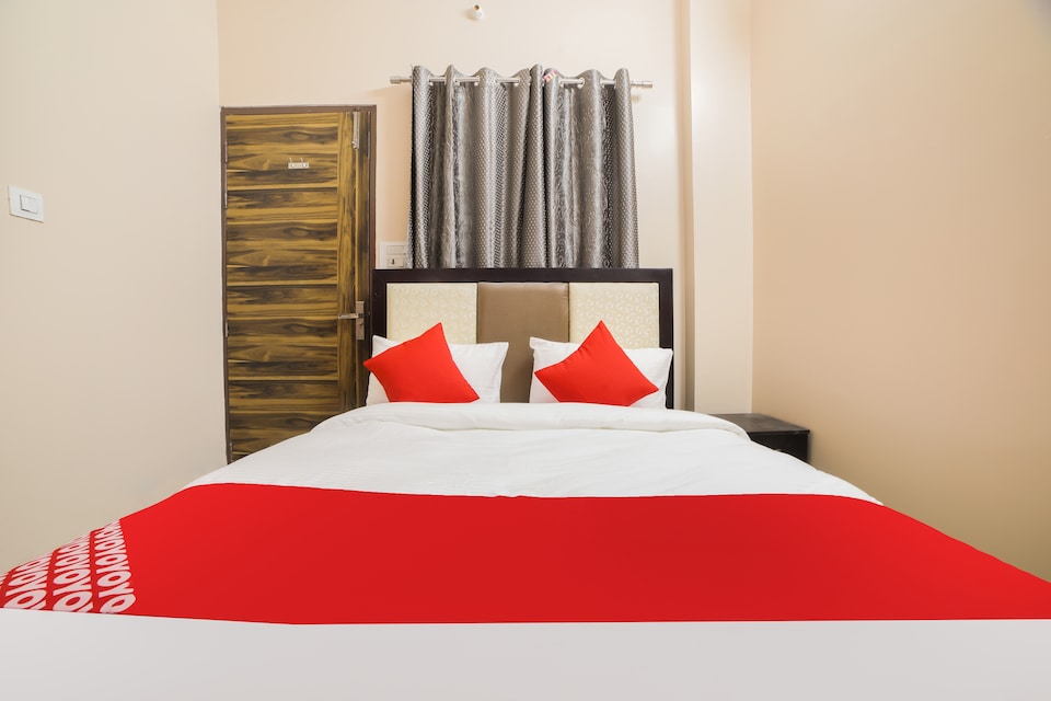 OYO Prime Inn Near Haiderpur Metro Station, Rohini Delhi, Delhi