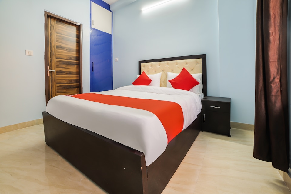 OYO Prime Inn Near Haiderpur Metro Station, Rohini Delhi, Delhi