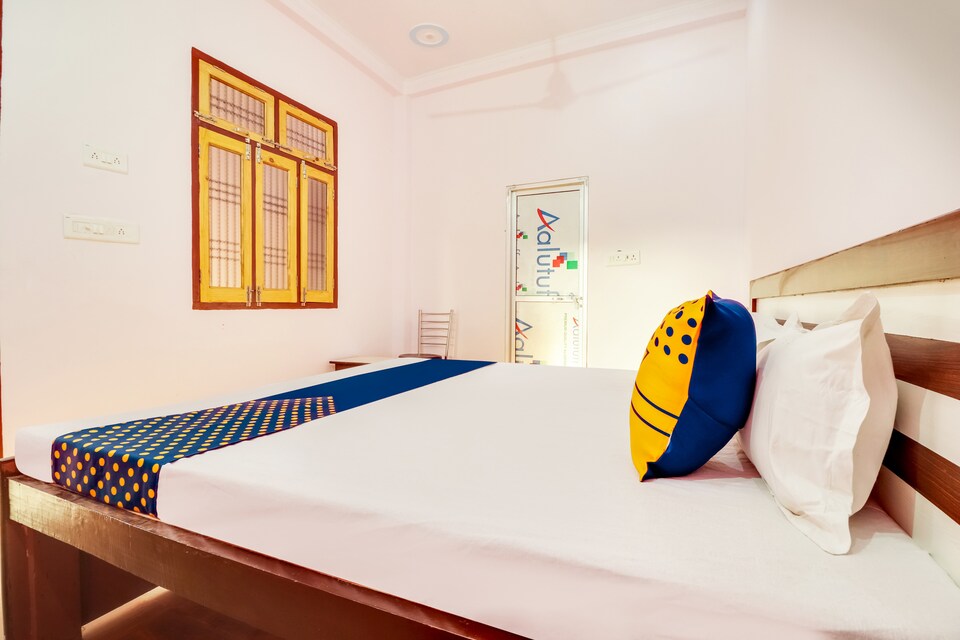 SPOT ON 66852 Shree Lodge Hotel, Ayodhya, Ayodhya