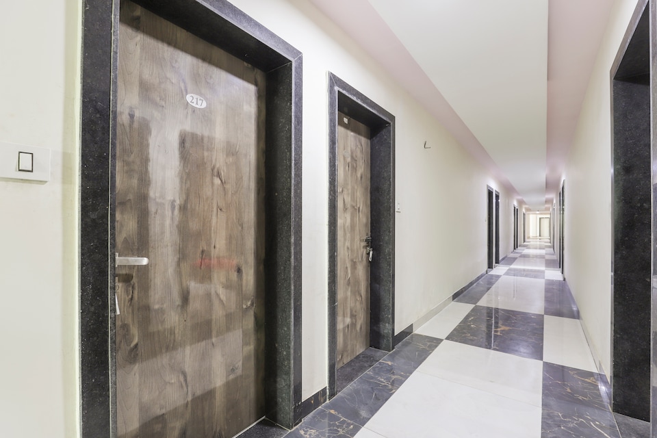 Hotel O Nevaj, SG Highway Ahmedabad, Ahmedabad
