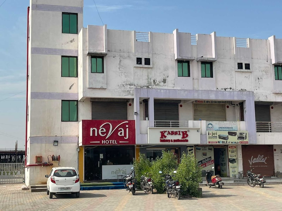 Hotel O Nevaj, SG Highway Ahmedabad, Ahmedabad
