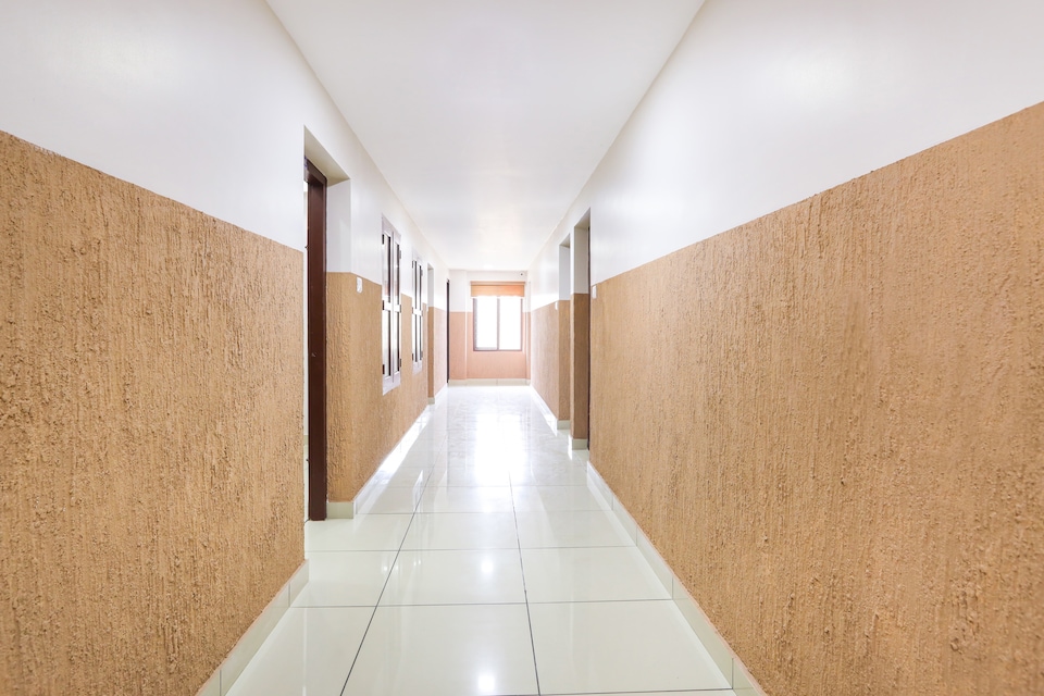 Hotel O Aluva Railway Station Formerly Menachery Tourist Home, Aluva Kalamassery Kochi, Kochi