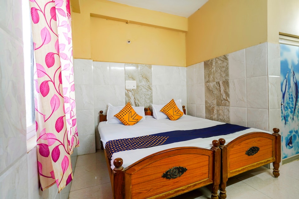 SPOT ON 66917 Surya Lodge, Yadagirigutta, Nalgonda