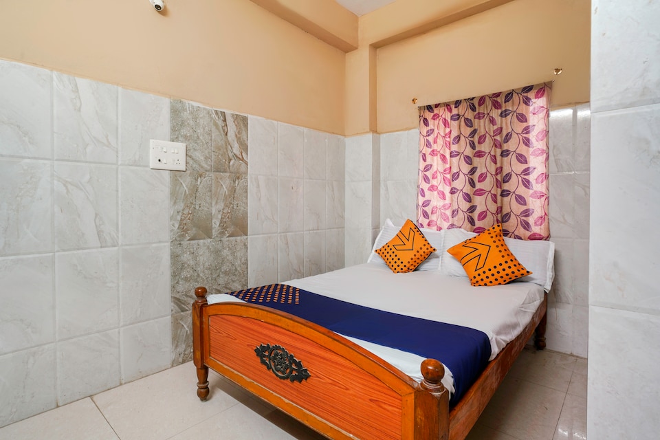 SPOT ON 66917 Surya Lodge, Yadagirigutta, Nalgonda