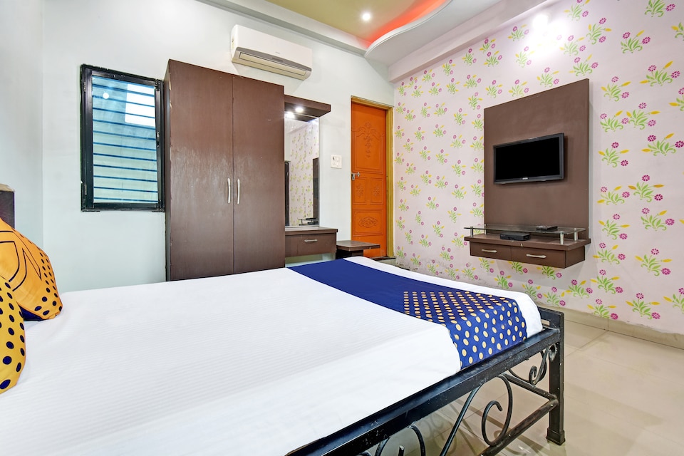 SPOT ON 66936 The Cocoon Hotel, Shendra, Aurangabad