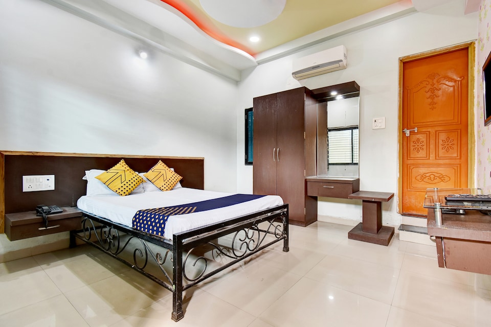 SPOT ON 66936 The Cocoon Hotel, Shendra, Aurangabad