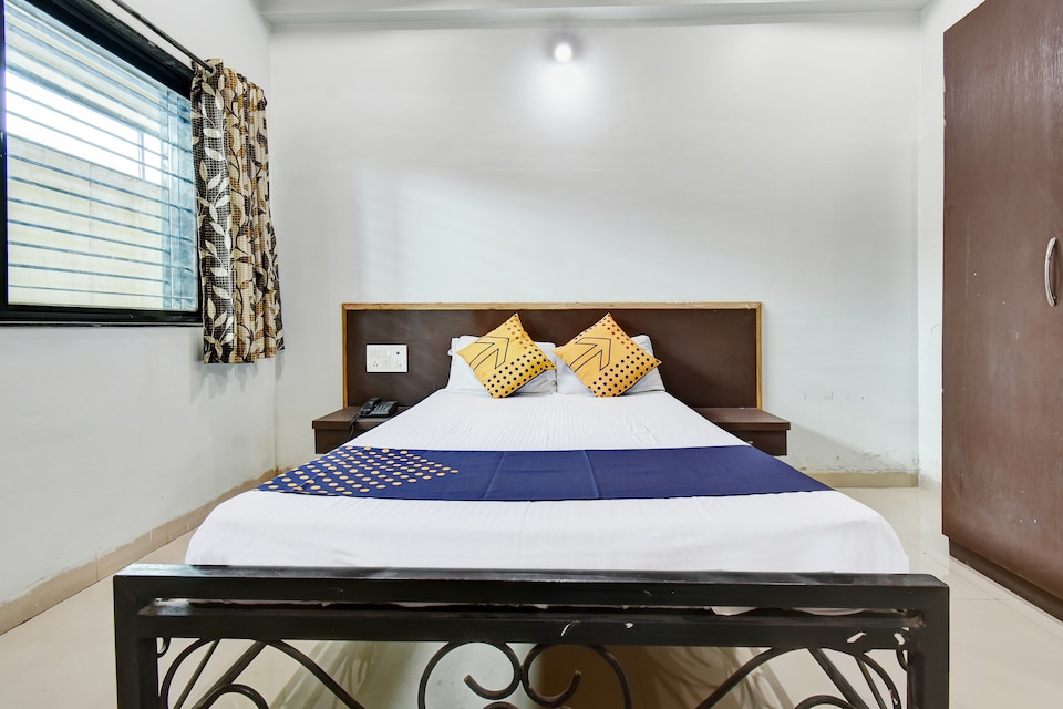 SPOT ON 66936 The Cocoon Hotel, Shendra, Aurangabad