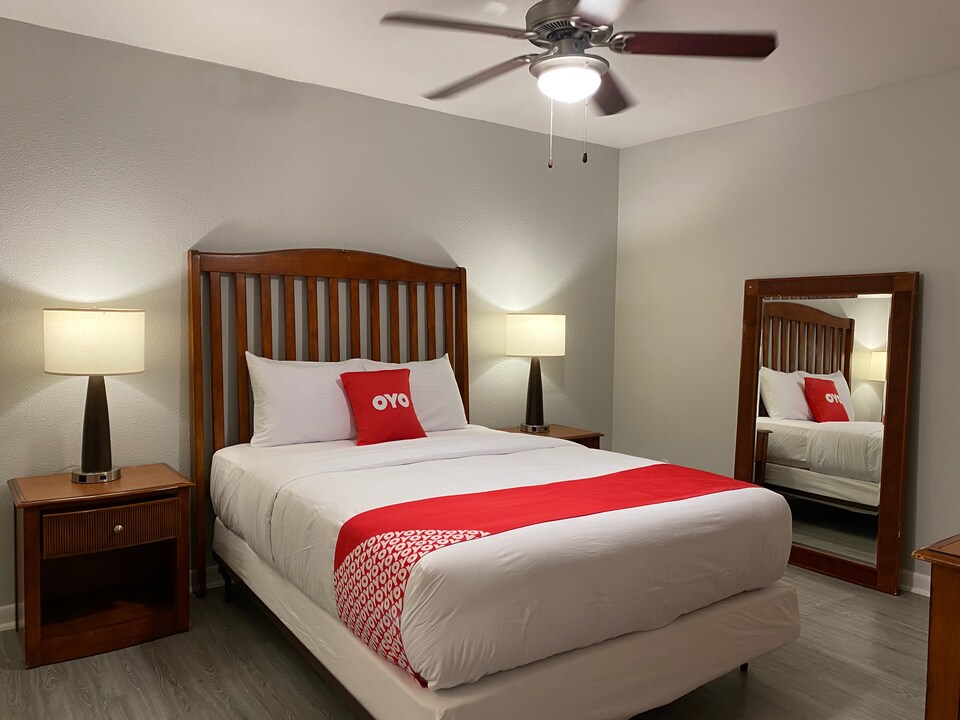 OYO Apartments at Broadmead, C77025, Houston