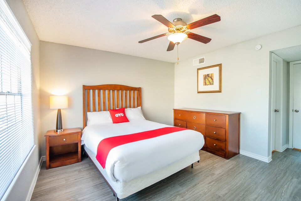 OYO Apartments at Eden Pointe, C77036, Houston