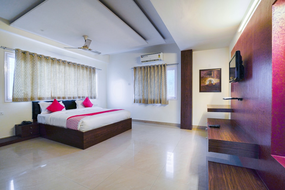 OYO Hotel Medallion Near Shilparamam, Madhapur, Hyderabad