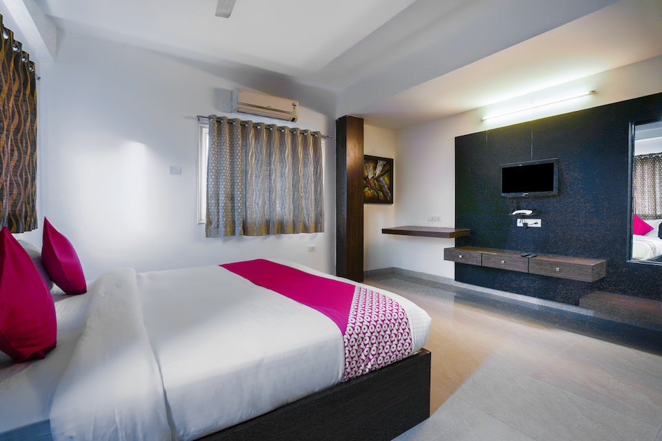 OYO Hotel Medallion Near Shilparamam, Madhapur, Hyderabad