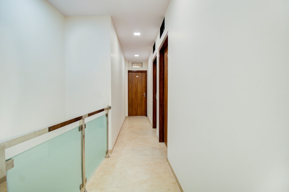 OYO 66978 Hotel Beach Crown, Juhu, Mumbai