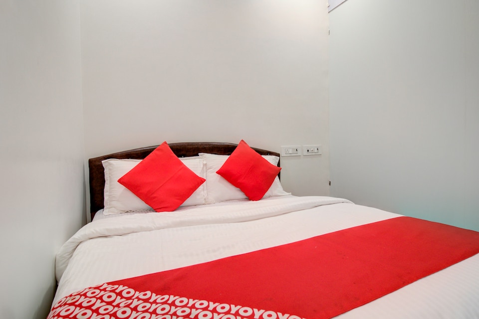 OYO 66978 Hotel Beach Crown, Juhu, Mumbai