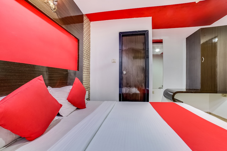 Live on MUM920, Mumbai International Airport, Mumbai