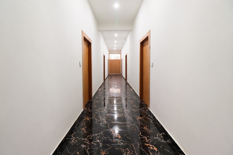 Hotel O Taj Royal, Fatehabad Road, Agra
