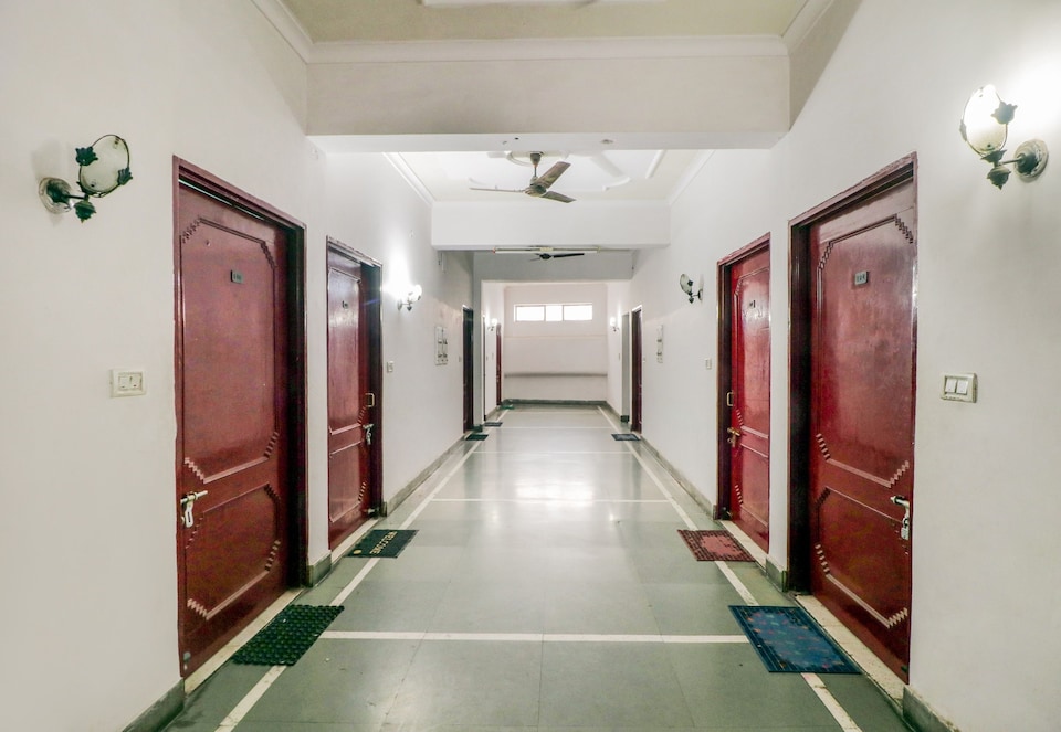 Hotel O Jc Guest House , Mahanagar Lucknow, Lucknow