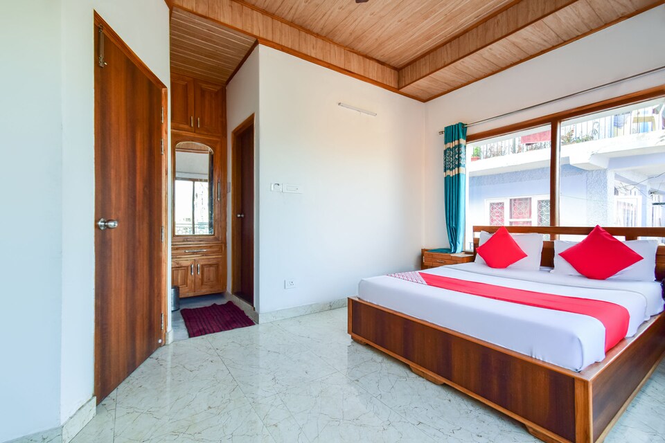 OYO 67004 Kings Way, The Mall Road-Shimla, Shimla