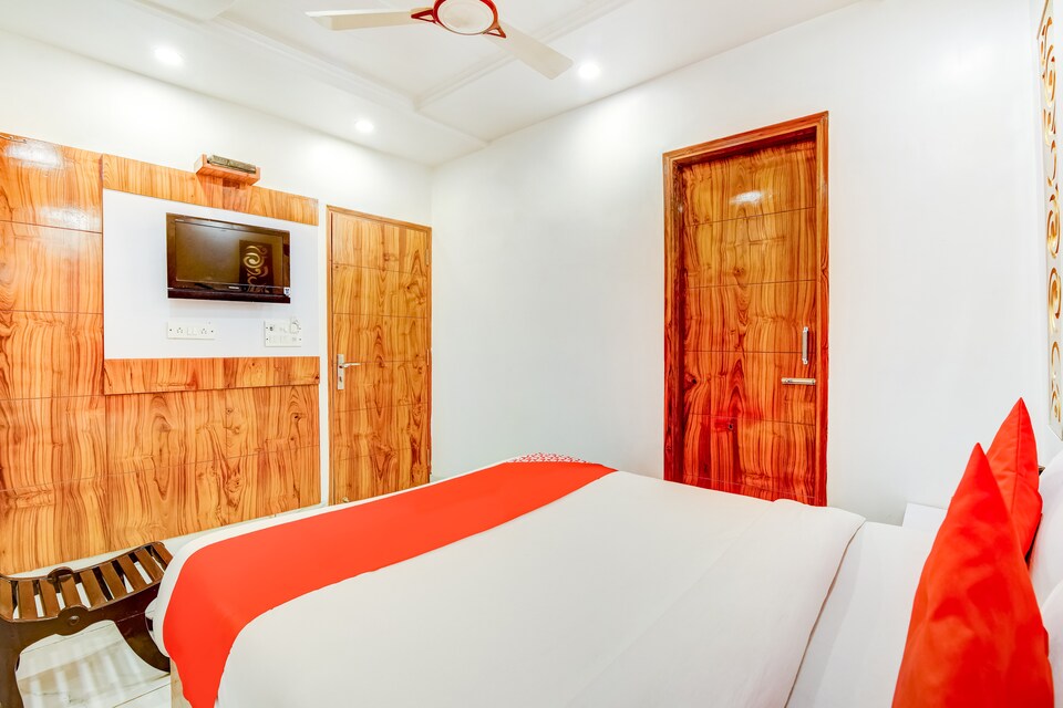 OYO 67039 Hotel Surya Inn, Paharganj Delhi, दिल्ली