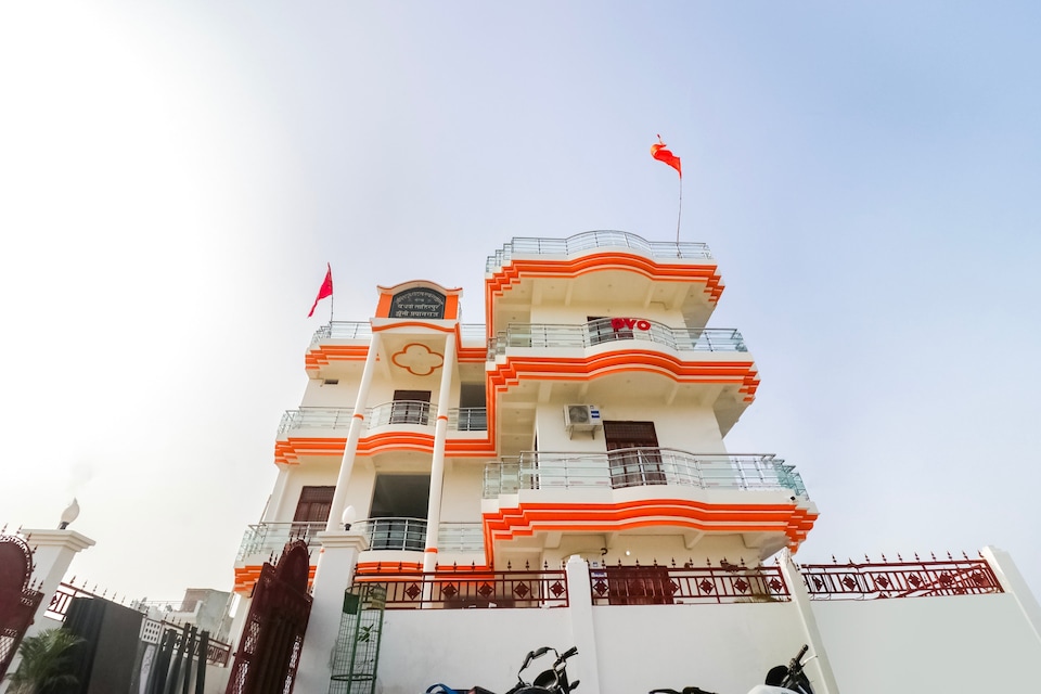 Hotel O Arpit Hotel Jhusi Railway Station, Jhusi, Prayagraj
