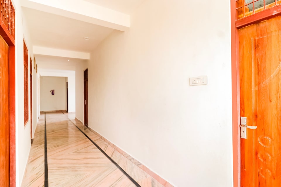 Hotel O Arpit Hotel, Jhusi, Prayagraj