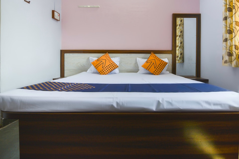 SPOT ON 67062 Hotel Aditi Lodging, Shani Shignapur, Ahmednagar