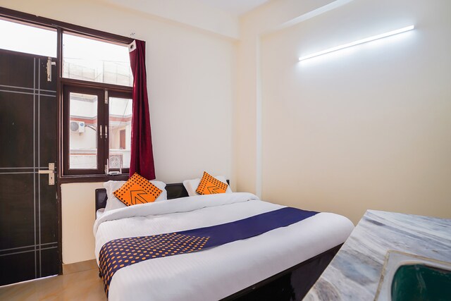 SPOT ON J-5 Near Dlf Avenue Saket