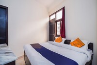 SPOT ON J-5 Near Dlf Avenue Saket