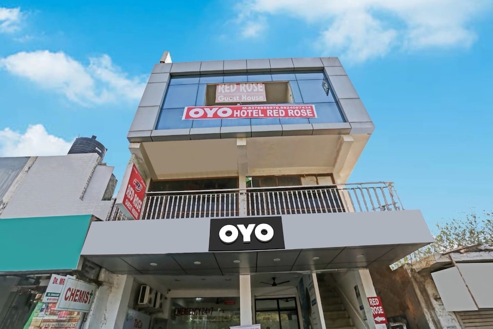 OYO Flagship Red Rose Near Ambience Mall, Vasant Kunj Delhi, दिल्ली