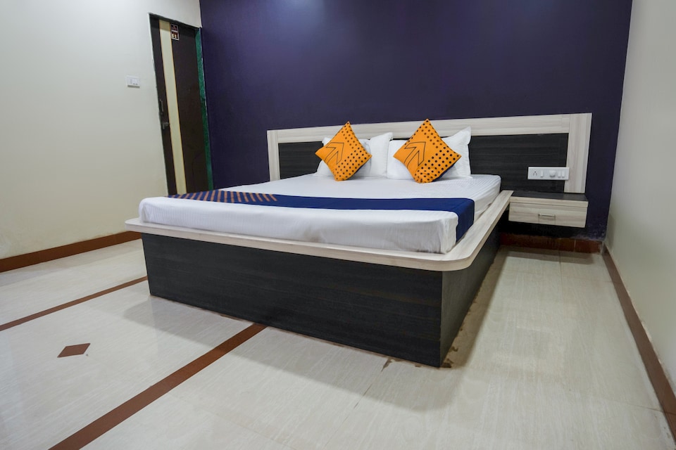 SPOT ON 67106 Hotel Durga Lodge, Viman Nagar, Pune