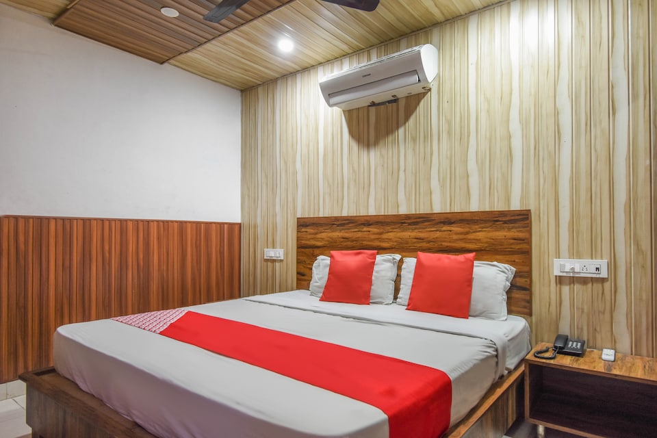 OYO 67111 Hotel Blue Star, Zirakpur, Zirakpur