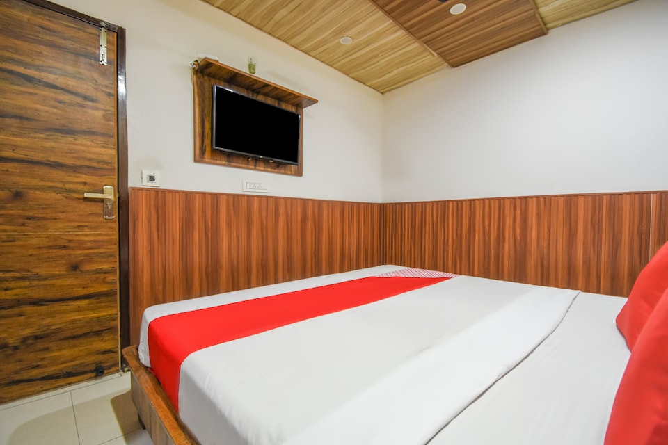 OYO 67111 Hotel Blue Star, Zirakpur, Zirakpur