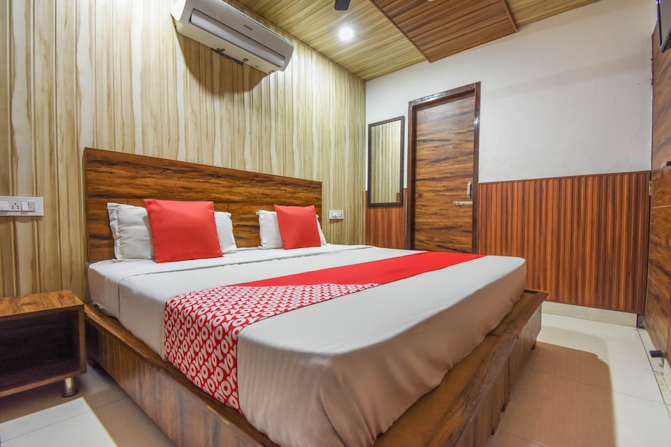 OYO 67111 Hotel Blue Star, Zirakpur, Zirakpur