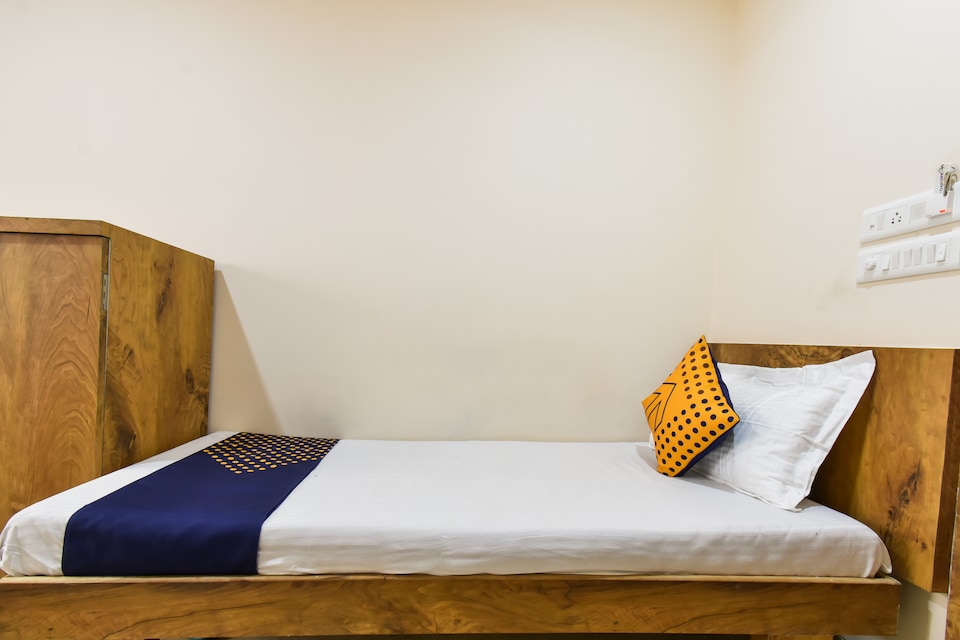 SPOT ON 67125 Trupti Guest House, Waluj, Aurangabad