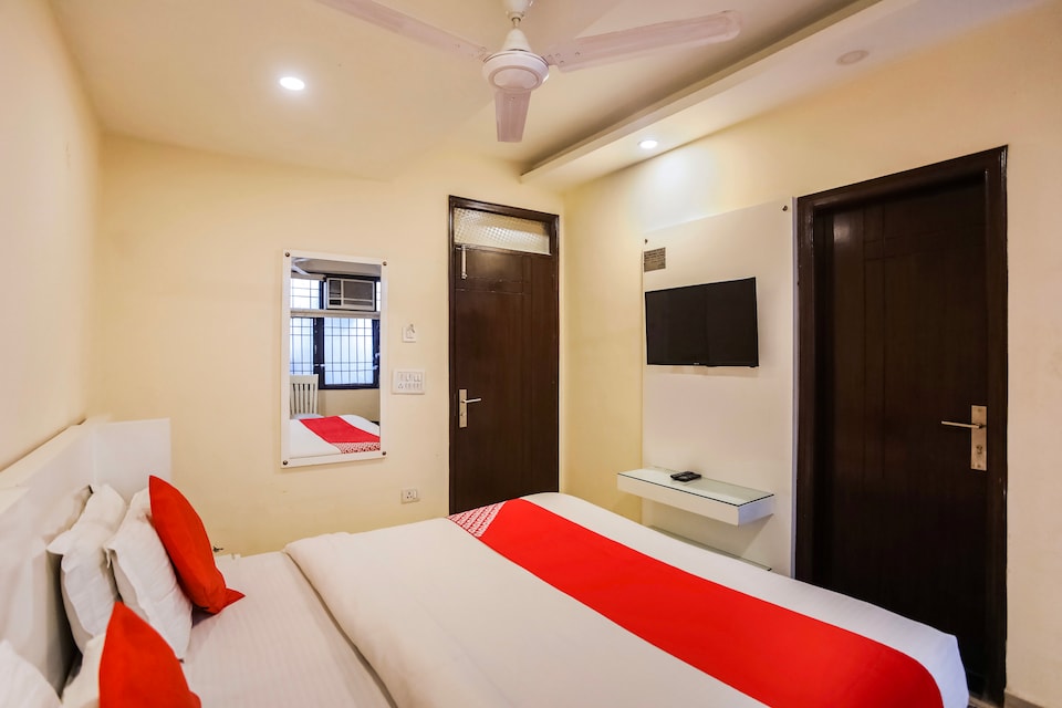 OYO 67129 Green Lounge, Saket Delhi, Delhi