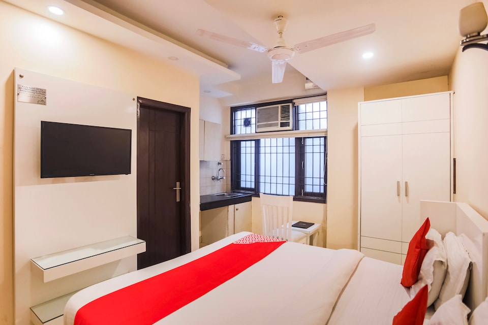 OYO 67129 Green Lounge, Saket Delhi, Delhi