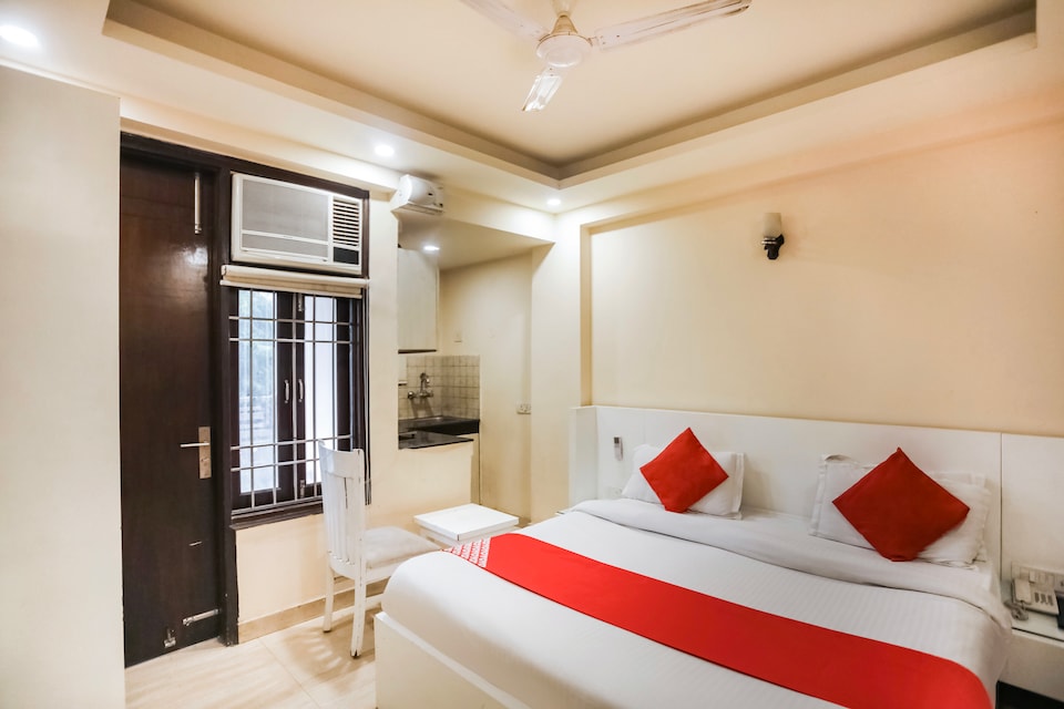 OYO 67129 Green Lounge, Saket Delhi, Delhi