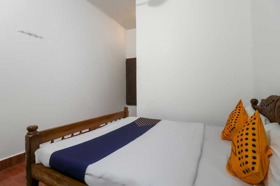 OYO 67130 Central Tourist Home, Sultan Bathery, Wayanad