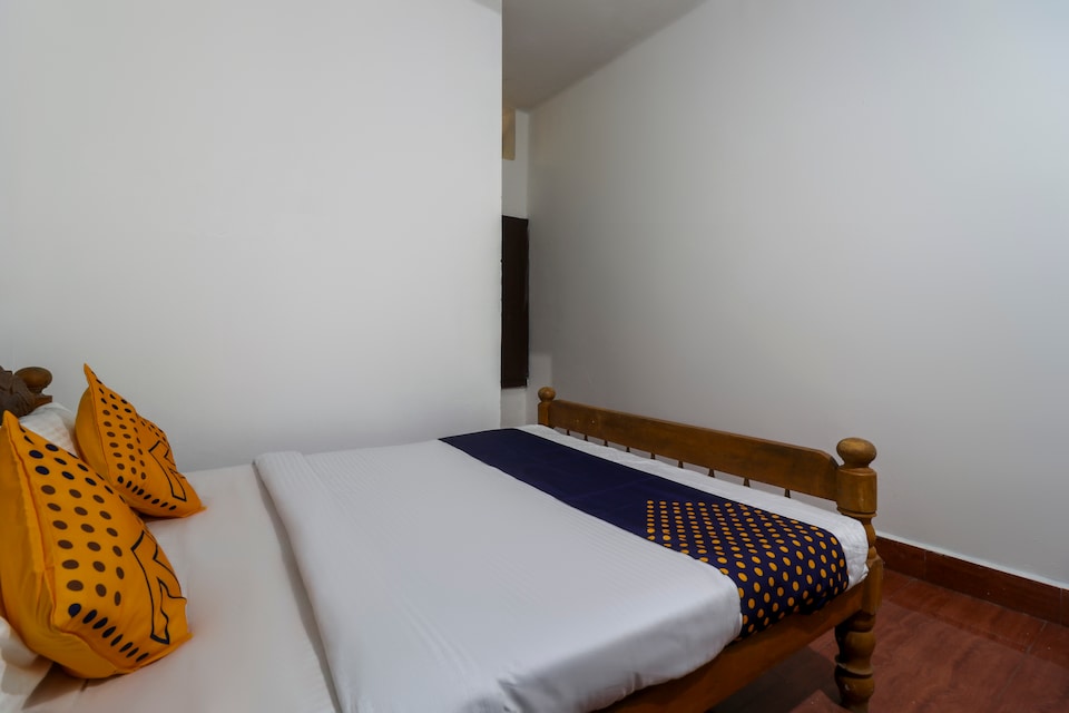 OYO 67130 Central Tourist Home, Sultan Bathery, Wayanad