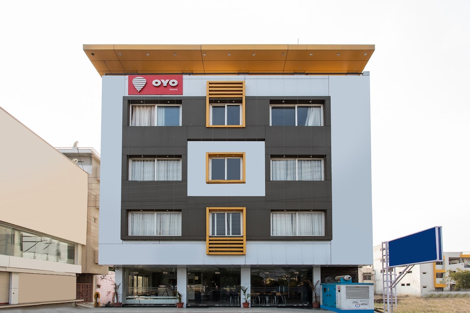 OYO 5514 Hotel Crystal Inn, Main Market Ujjain, Ujjain