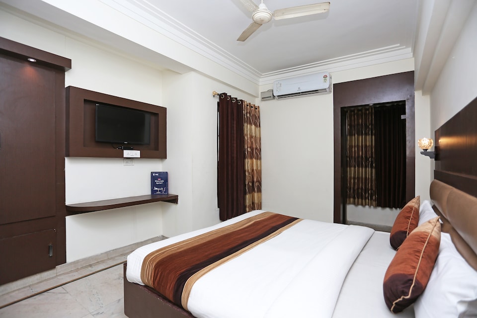OYO 5515 Hotel Blue Palace, City Centre, Gwalior